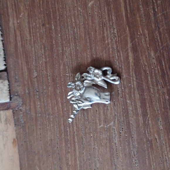 Vintage sterling silver unicorn pendant with flowers in hair - Picture 6 of 8